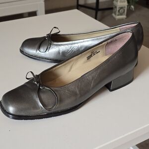Vintage Pierre Michel Shimmer Grey Elegant Leather Pumps